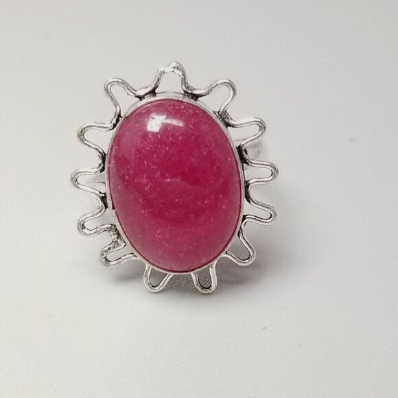 Vintage Pink Oval Cabochon with Wavy Bezel Setting, Silver Tone size 8.5 Band - Picture 1 of 8